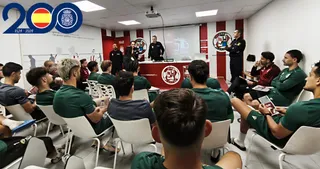 La Policía Nacional forma al Zamora CF en la lucha contra los amaños y la corrupción deportiva: “Haz lo correcto: reconoce, rechaza y denuncia”