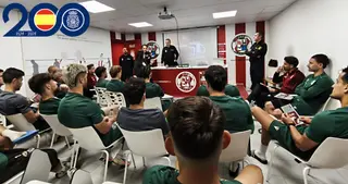 La Policía Nacional forma al Zamora CF en la lucha contra los amaños y la corrupción deportiva: “Haz lo correcto: reconoce, rechaza y denuncia”