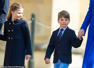La princesa Charlotte luciendo el abrigo de Marae Kids