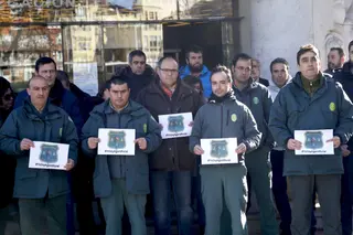 Decenas de trabajadores condenan el asesinato de los dos agentes rurales de Lleida