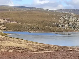 La Laguna de Peces, parcialmente congelada este miércoles (6)