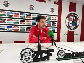 Julen Castañeda en rueda de prensa