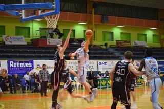 El CB Zamora cae ante el colíder tras un intenso final