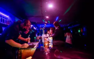 Interior de un bar. Foto de archivo Europapress