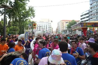 Desfile de peñas de San Pedro. Archivo