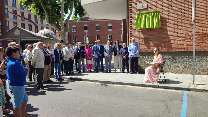 Placa conmemorativa en homenaje a Francisco de la Reyna (2)