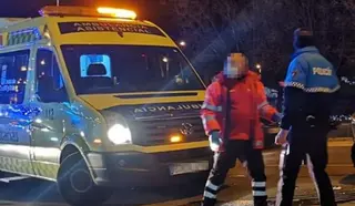 Ambulancia en un accidente durante la noche. Archivo