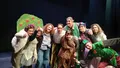 Algunos de los participantes en el teatro con trabajadores del centro