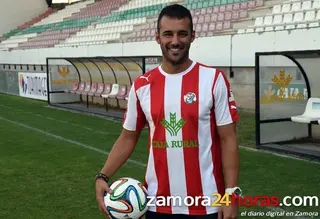 Edu Ruiz, un defensa polivalente para cerrar la zaga rojiblanca