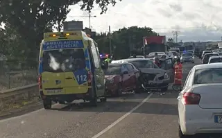 Una mujer herida en una aparatosa colisión múltiple a la salida de Zamora