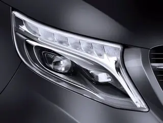 Limpiar los faros del coche en dos pasos, sin acudir al taller: Truco casero