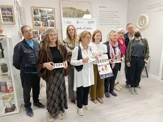 Azayca presenta un marcapáginas y actividades por el mes del cáncer de mama