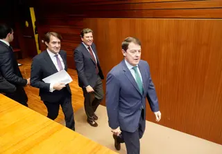 Leticia Pérez ICAL . El presidente de la Junta, Alfonso Fernández Mañueco, en el Pleno de las Cortes. Archivo