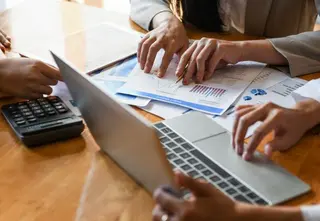Personas trabajando