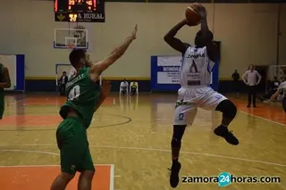 Un excelente CB Zamora estrena su casillero de triunfos contra pronóstico en Azpeitia (76-78)