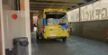 Imagen de archivo de una ambulancia en la zona de urgencias del Virgen de la Concha