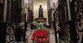 La Virgen de la Soledad se viste de rojiblanco para apoyar al Zamora CF en la lucha por el ascenso