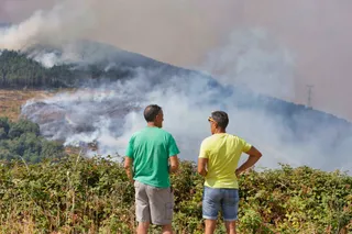 Leal / ICAL. Incendio en la frontera de Galicia y Castilla y León en la localidad zamorana de Castromil | Leal