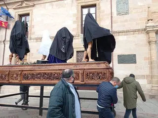 Traslado del Cinco de Copas tras su restauración