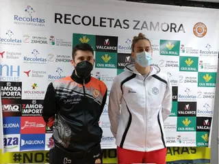 Jacinto Carbajal y Gala Mestres posana antes de la rueda de prensa
