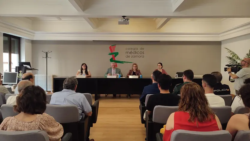 El Colegio de Médicos de Zamora recibe a los nuevos MIR