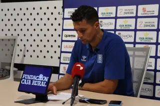Saulo Hernández en rueda de prensa tras la derrota ante el Tizona Burgos