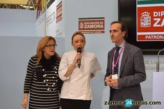 Un stand muy concurrido en medio de una vorágine de ofertas