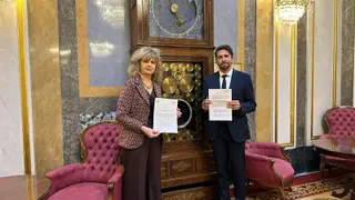Parlamentarios nacionales del PP por Zamora, Elvira Velasco Morillo y Óscar Ramajo Prada, en el Congreso de los Diputados 